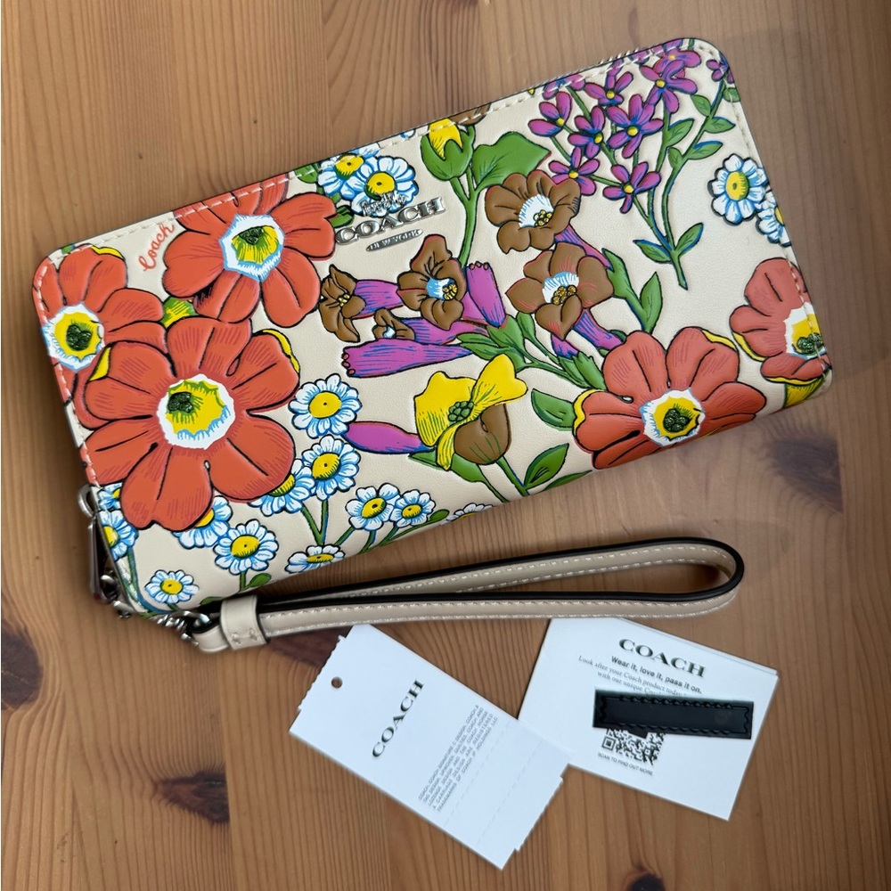🌸 Coach Long Zip Around Wallet With Floral Print